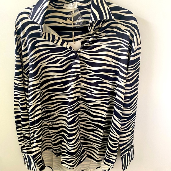 Brunette the Label NWT Bianca button up shirt in zebra. Silk size s/m - Picture 7 of 7